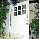 （青葉区・戸建）　日本の玄関ドアを海外のドアに取替えました。ドアは家の顔。ぐんとオシャレに変身しました。