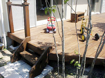 （青葉区・戸建）　お子様が思いっきり遊べるデッキを製作。お庭がもっと使いやすい空間に変わります。